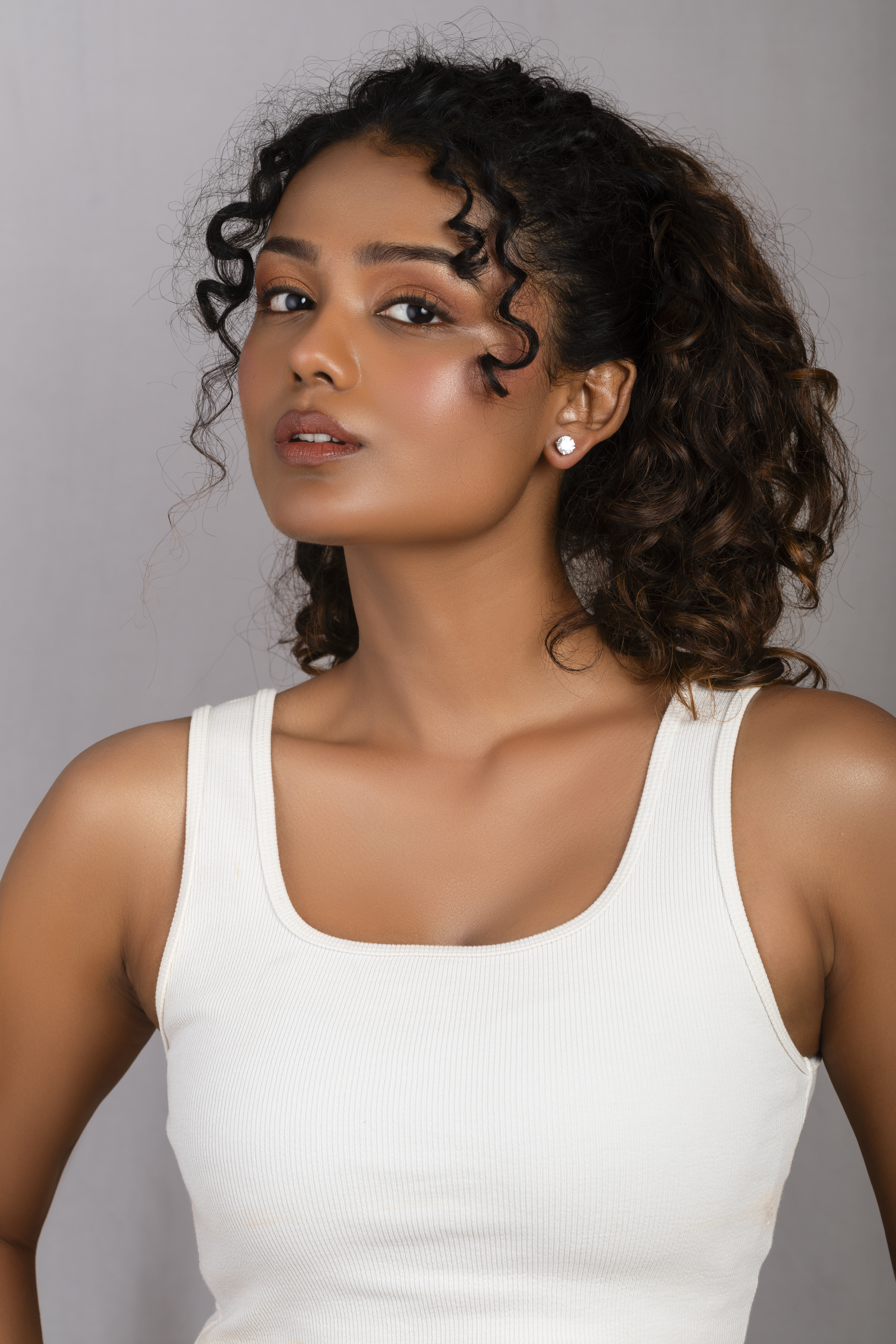 Silver round stone stud earrings
